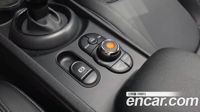 Mini Clubman 2019 thumb 11