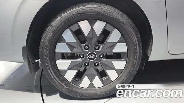 Hyundai Staria 2022 thumb 2