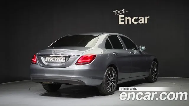 Mercedes-Benz C-Class 2019 thumb 10