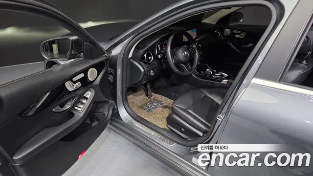 Mercedes-Benz C-Class 2019 thumb 3