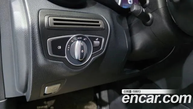 Mercedes-Benz C-Class 2019 thumb 9