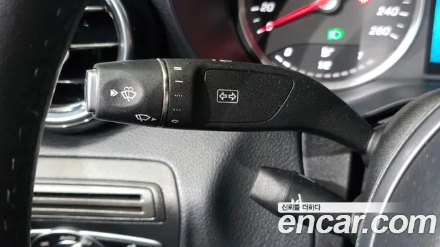 Mercedes-Benz C-Class 2019 thumb 8