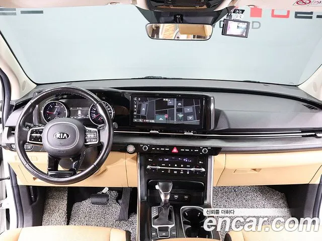 Kia Carnival 2021 thumb 2