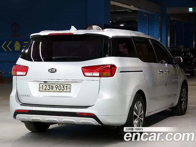Kia Carnival 2017 thumb 11