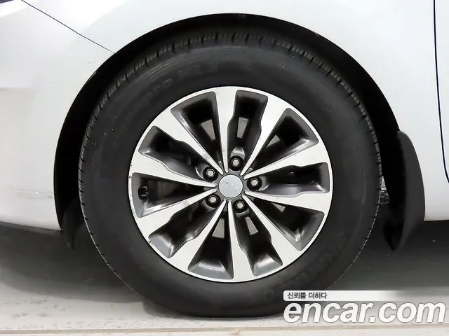 Kia Carnival 2017 thumb 6