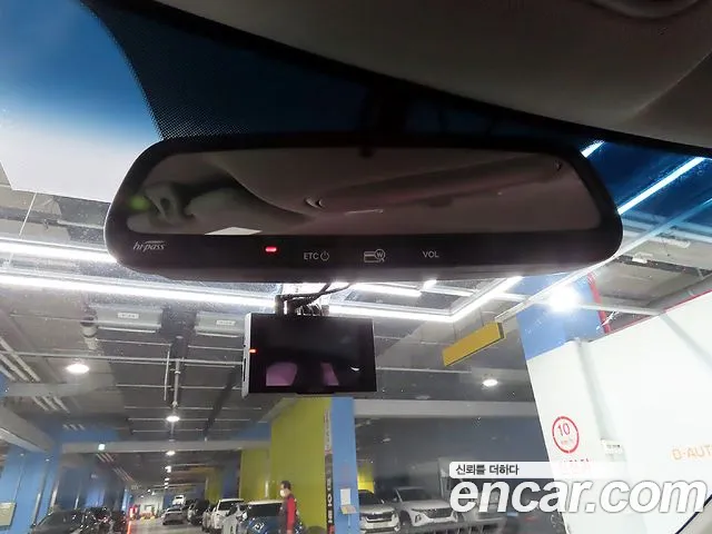 Kia Carnival 2017 thumb 10