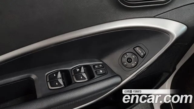 Hyundai Santafe 2015 thumb 2