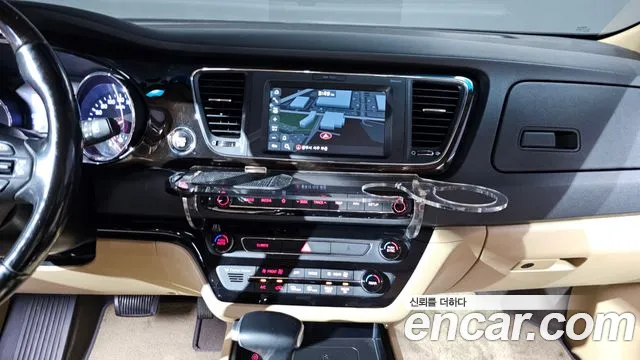 Kia Carnival 2020 thumb 5