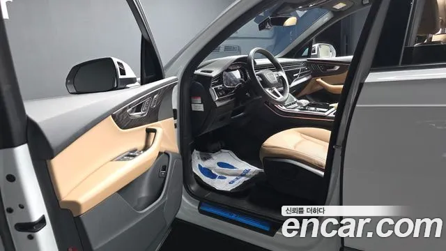 Audi Q7 2023 thumb 3