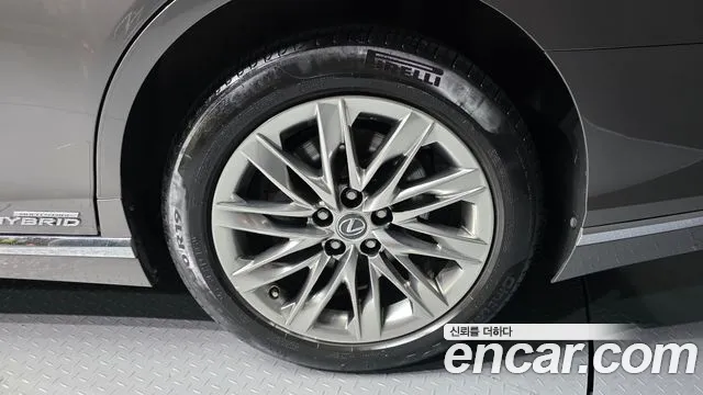 Lexus LS 500h 2018 thumb 10