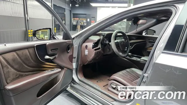 Lexus LS 500h 2018 thumb 4