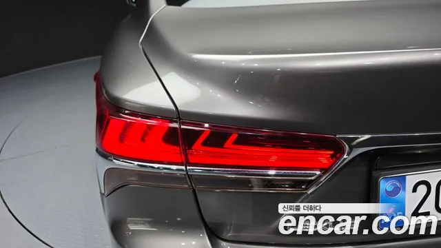 Lexus LS 500h 2018 thumb 6