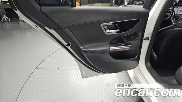 Mercedes-Benz C-Class 2022 thumb 7