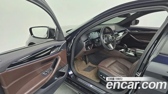 BMW 5 серии 2018 thumb 12