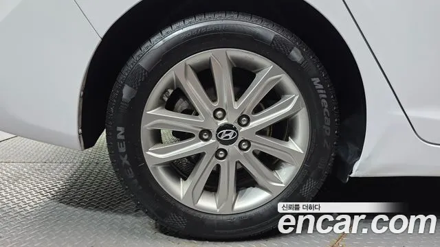 Hyundai Elantra 2015 thumb 9