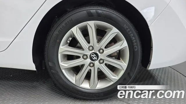 Hyundai Elantra 2015 thumb 5