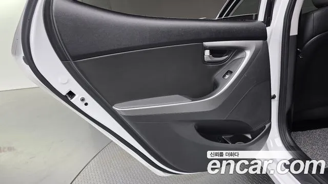 Hyundai Elantra 2015 thumb 10
