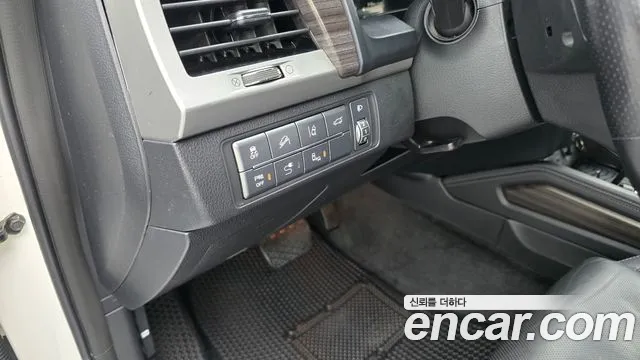 KGM Rexton 2017 thumb 11