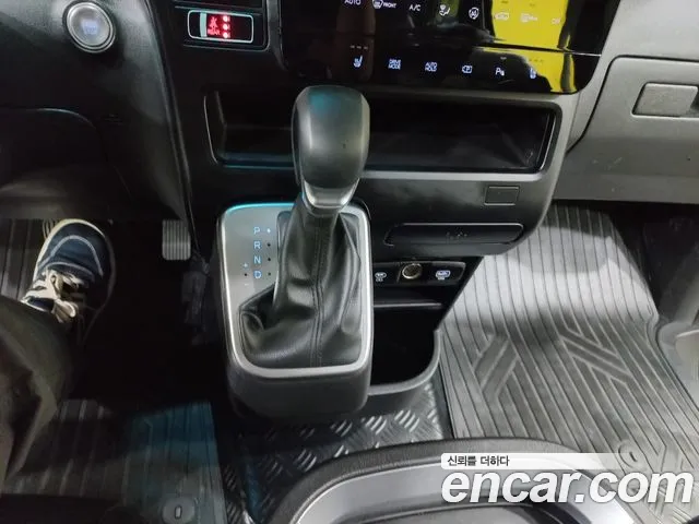 Hyundai Staria 2024 thumb 10