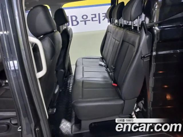 Hyundai Staria 2024 thumb 8