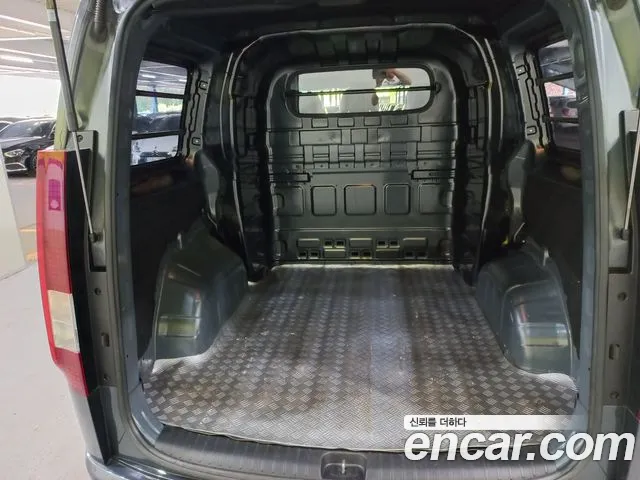 Hyundai Staria 2024 thumb 5
