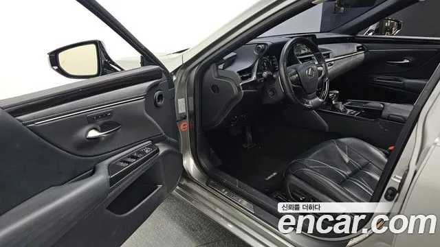 Lexus ES 300h 2018 thumb 6