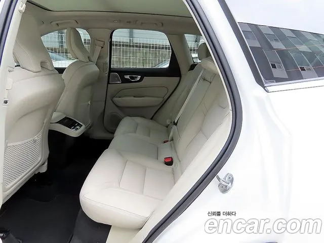 Volvo XC60 2025 thumb 11