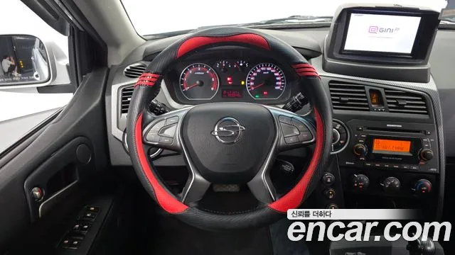 KGM Korando 2015 thumb 10