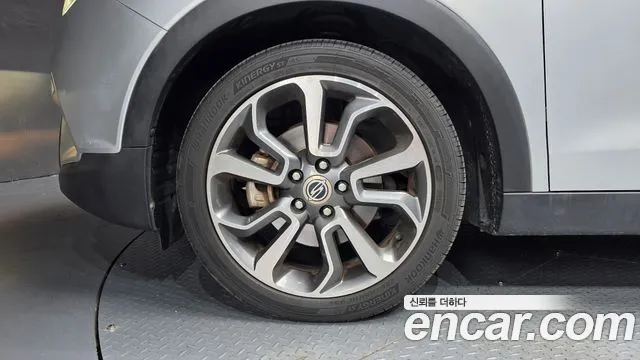 KGM Tivoli 2015 thumb 6