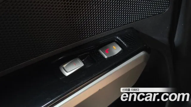 KGM Tivoli 2015 thumb 9