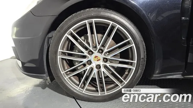 Porsche Panamera 2018 thumb 12