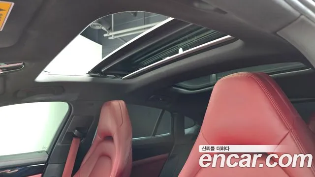 Porsche Panamera 2018 thumb 8