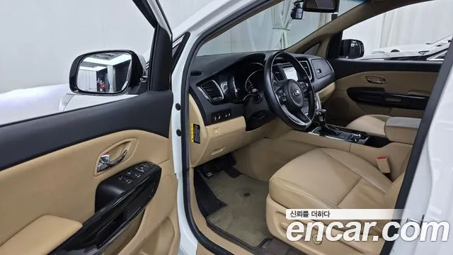 Kia Carnival 2017 thumb 7