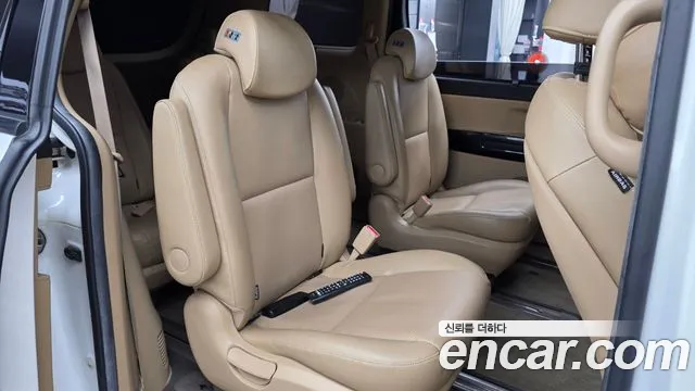 Kia Carnival 2017 thumb 3