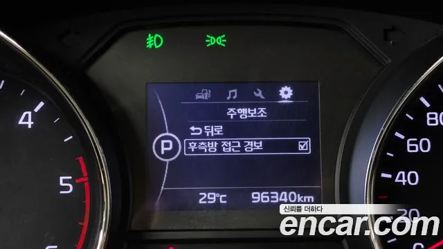 Kia Carnival 2017 thumb 9