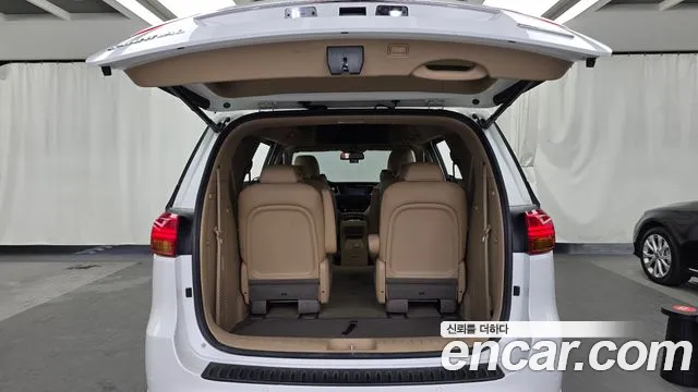 Kia Carnival 2017 thumb 5