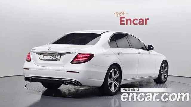 Mercedes-Benz E-Class 2018 thumb 7