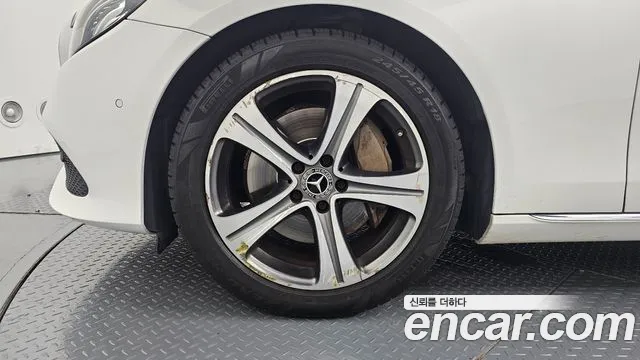 Mercedes-Benz E-Class 2018 thumb 4
