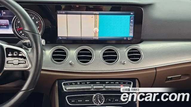 Mercedes-Benz E-Class 2018 thumb 10