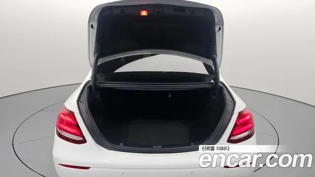 Mercedes-Benz E-Class 2018 thumb 5