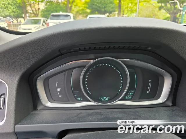 Volvo S60 2014 thumb 12