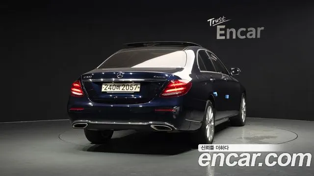 Mercedes-Benz E-Class 2019 thumb 2