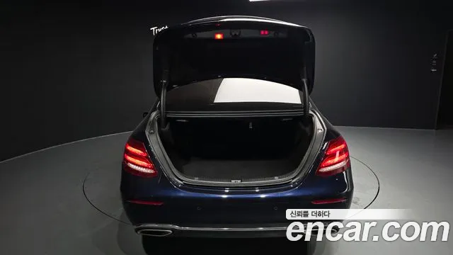 Mercedes-Benz E-Class 2019 thumb 8