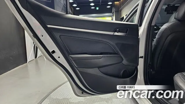 Hyundai AD 2016 thumb 12