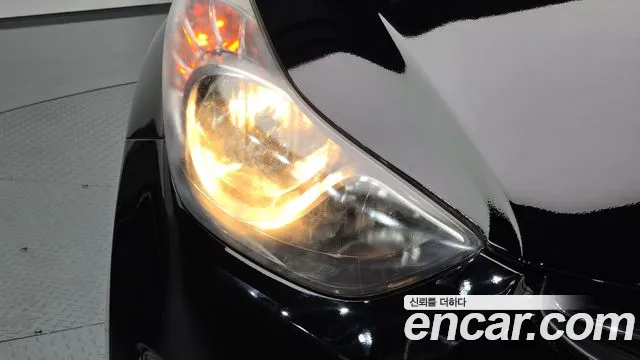 Hyundai Avante 2010 thumb 12
