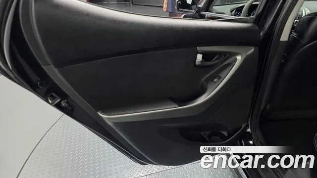 Hyundai Avante 2010 thumb 4