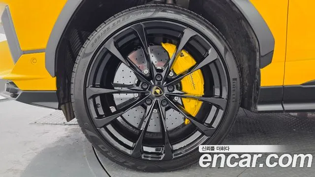 Lamborghini Urus 2024 thumb 5