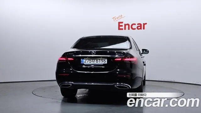 Mercedes-Benz E-Class 2023 thumb 6