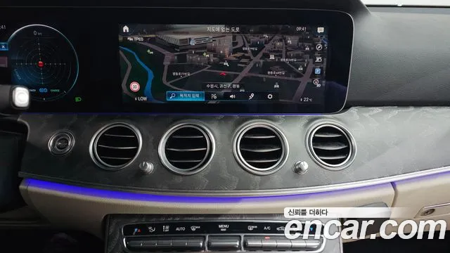 Mercedes-Benz E-Class 2023 thumb 12