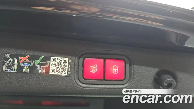 Mercedes-Benz E-Class 2023 thumb 3